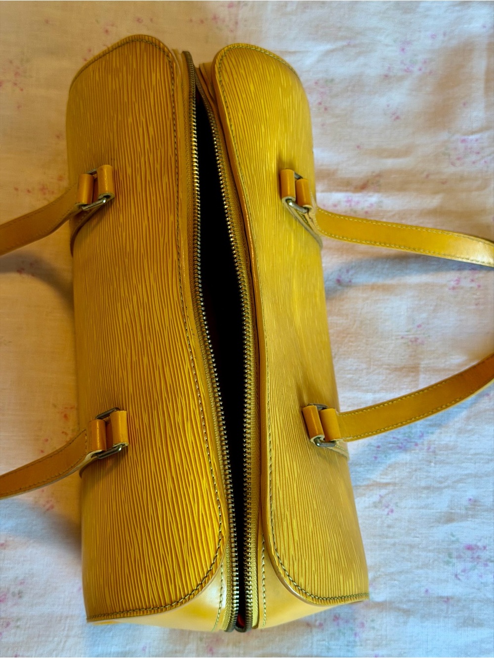 Louis Vuitton Tassil Yellow Epi Leather Soufflot Bag - Picture 5 of 15